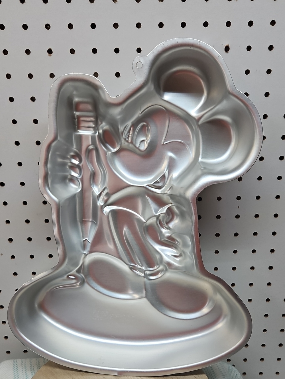 Wilton Mickey Mouse with Pencil Aluminum Cake Pan – 1983 - #502-2987